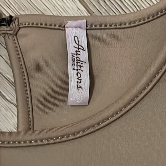 Sexy top tan and black. Fake leather. Pretty design and flattering. Size small - Picture 3 of 4